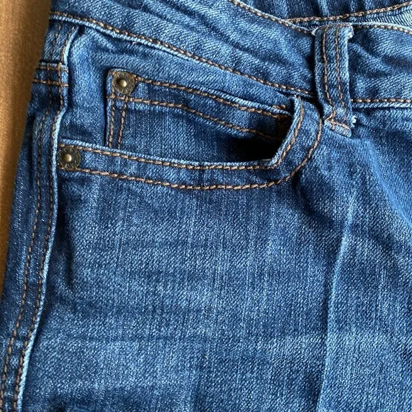 Women’s DKNY Wide Leg Cropped Jeans. Size 8. Like New. - Picture 2 of 10